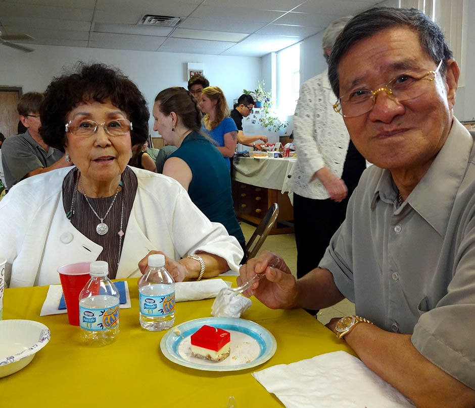 tschu ho lee tries the hide glue